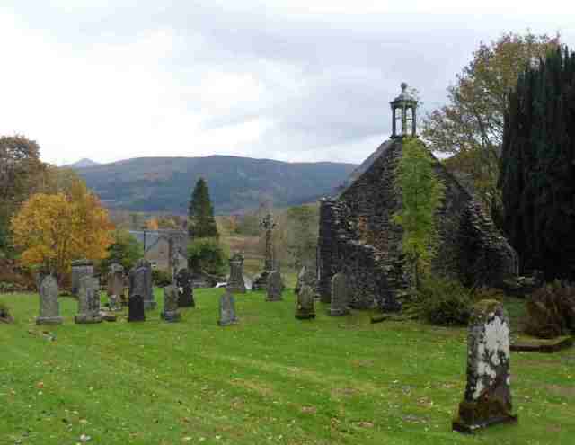 Rob Roy's grave site lo res.JPG