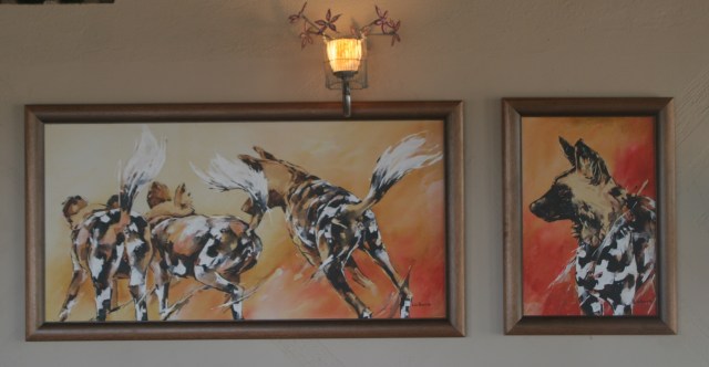 Lin Barrie Wild dog art at Chilo Gorge Safari Lodge