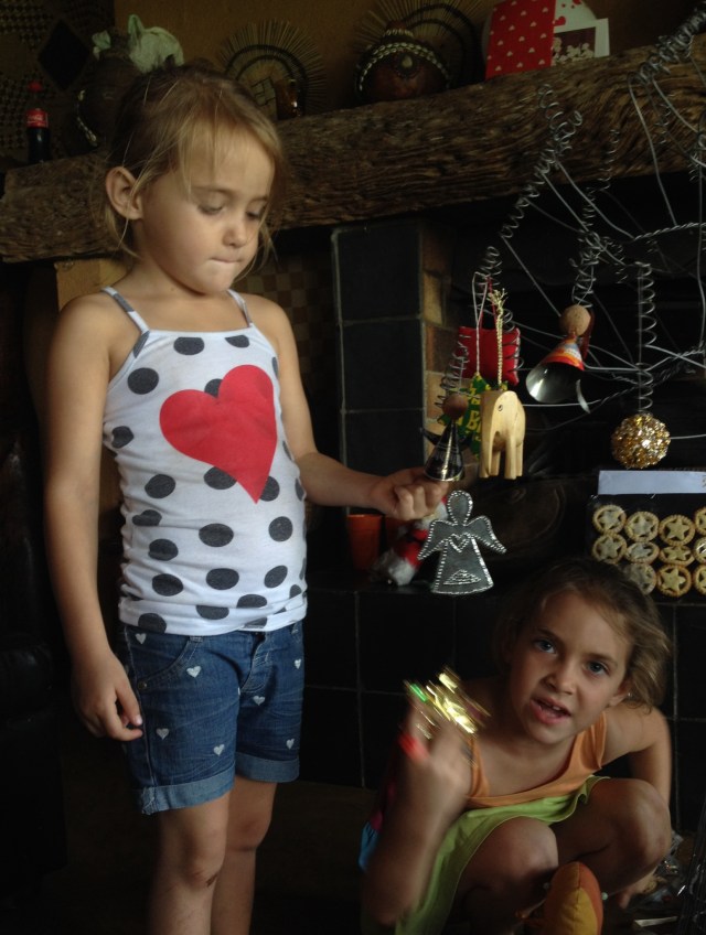 jade and rayne decorate the senuko tree