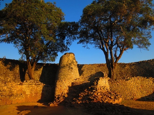 2015-03-27-1427478092-7528277-GreatZimbabweRuins3-thumb